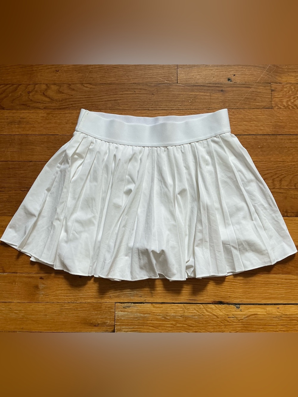 TnActiom Size S Women’s White Pleated Skort